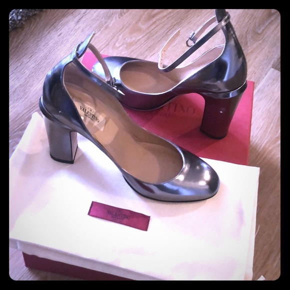 Valentino ankle strap pumps. Great condition - Picture 2 of 8